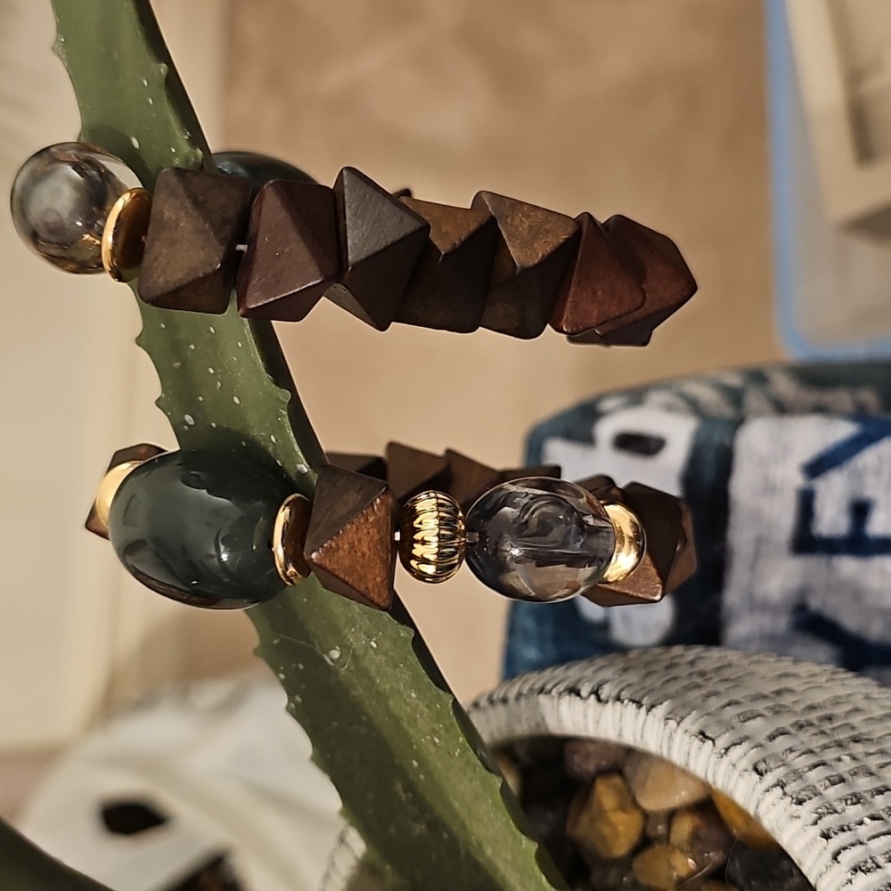 Nwot CAT0 Gold and Brown Wooden Beaded Bracelet